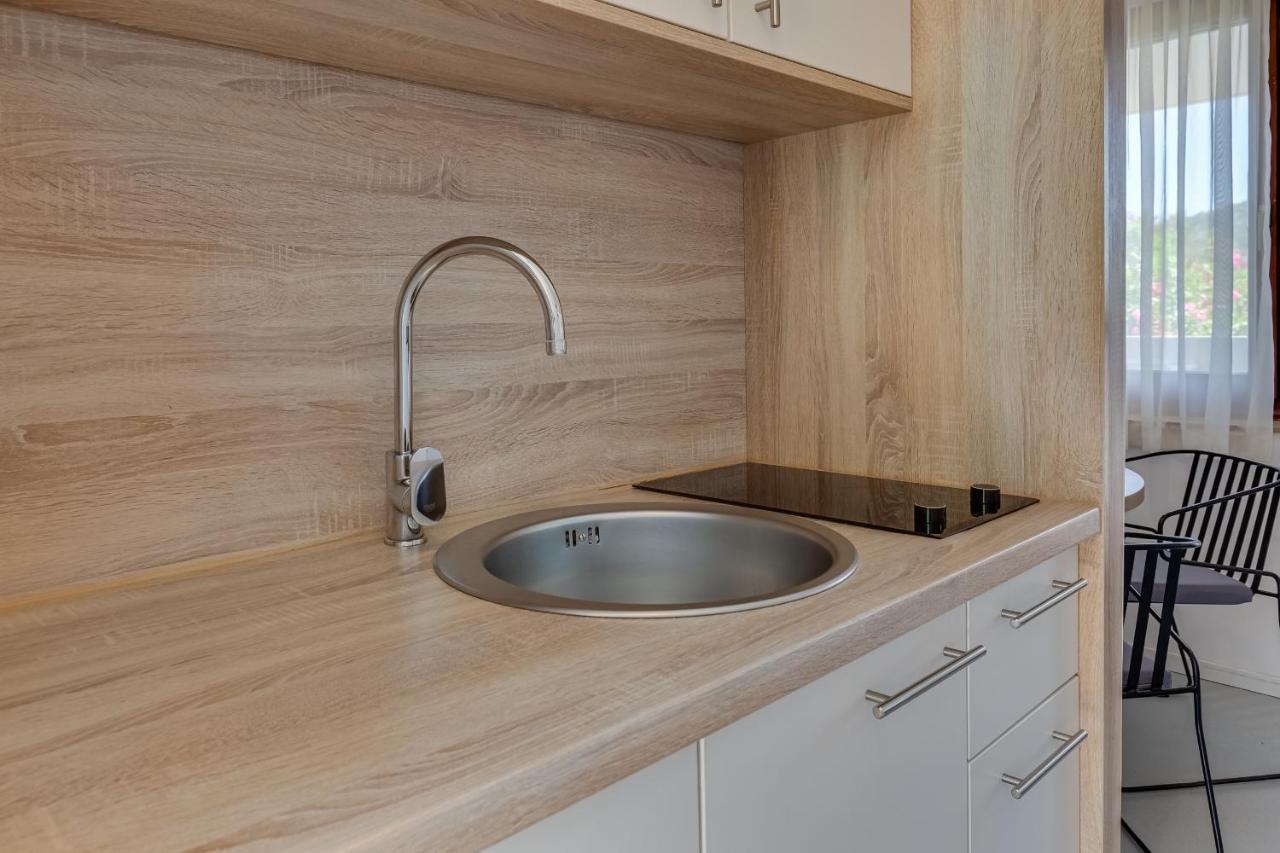 Apartments Jezera Lovisca Ngoại thất bức ảnh