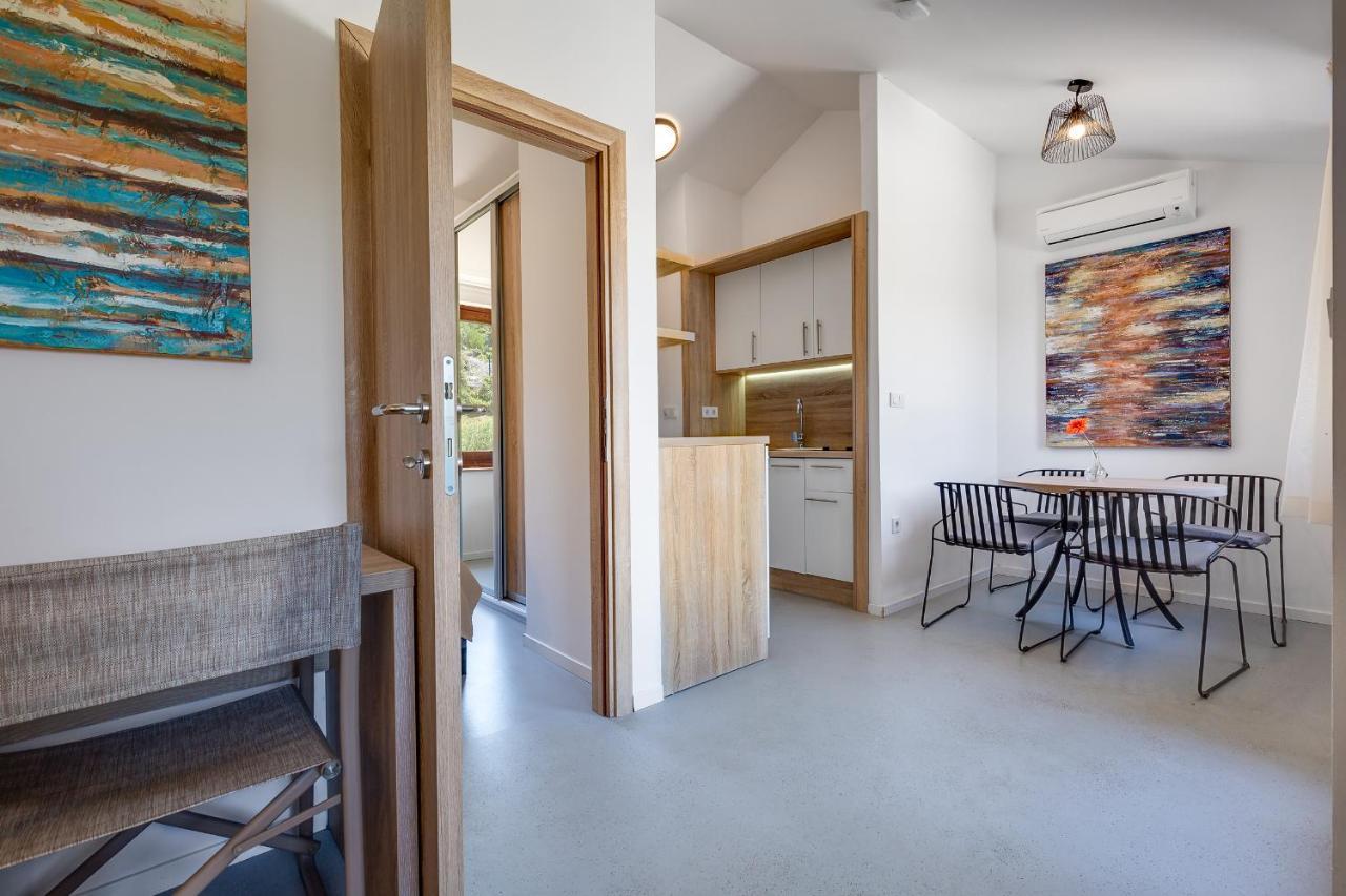 Apartments Jezera Lovisca Ngoại thất bức ảnh